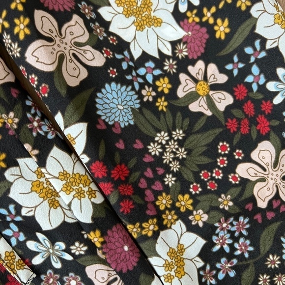 BCBGeneration Floral Lace Shoulder top Sz S - Picture 2 of 11